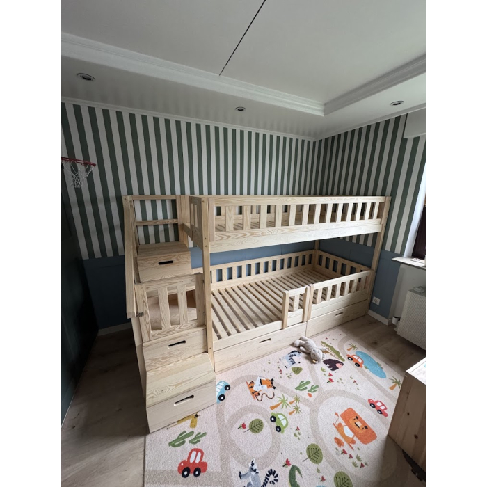 Massives Naturholz Spielbett mit Treppe Stuttgart